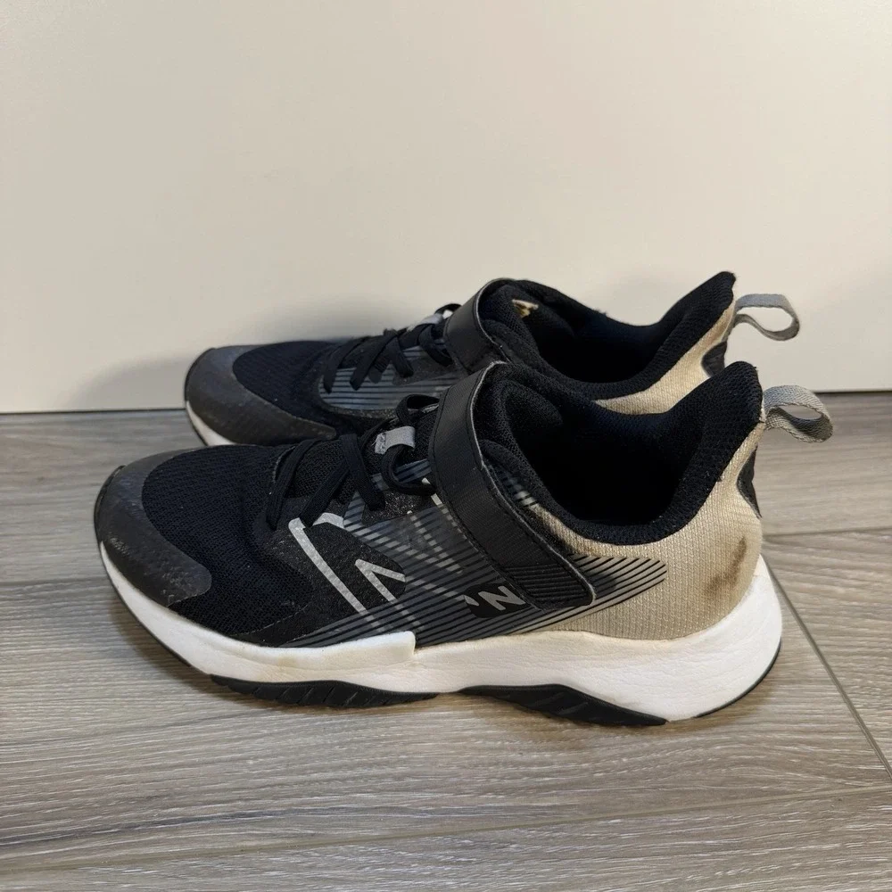 New Balance Unisex-Child Rave V2 Lace Hook‎ and Loop Wide Kids Size 5